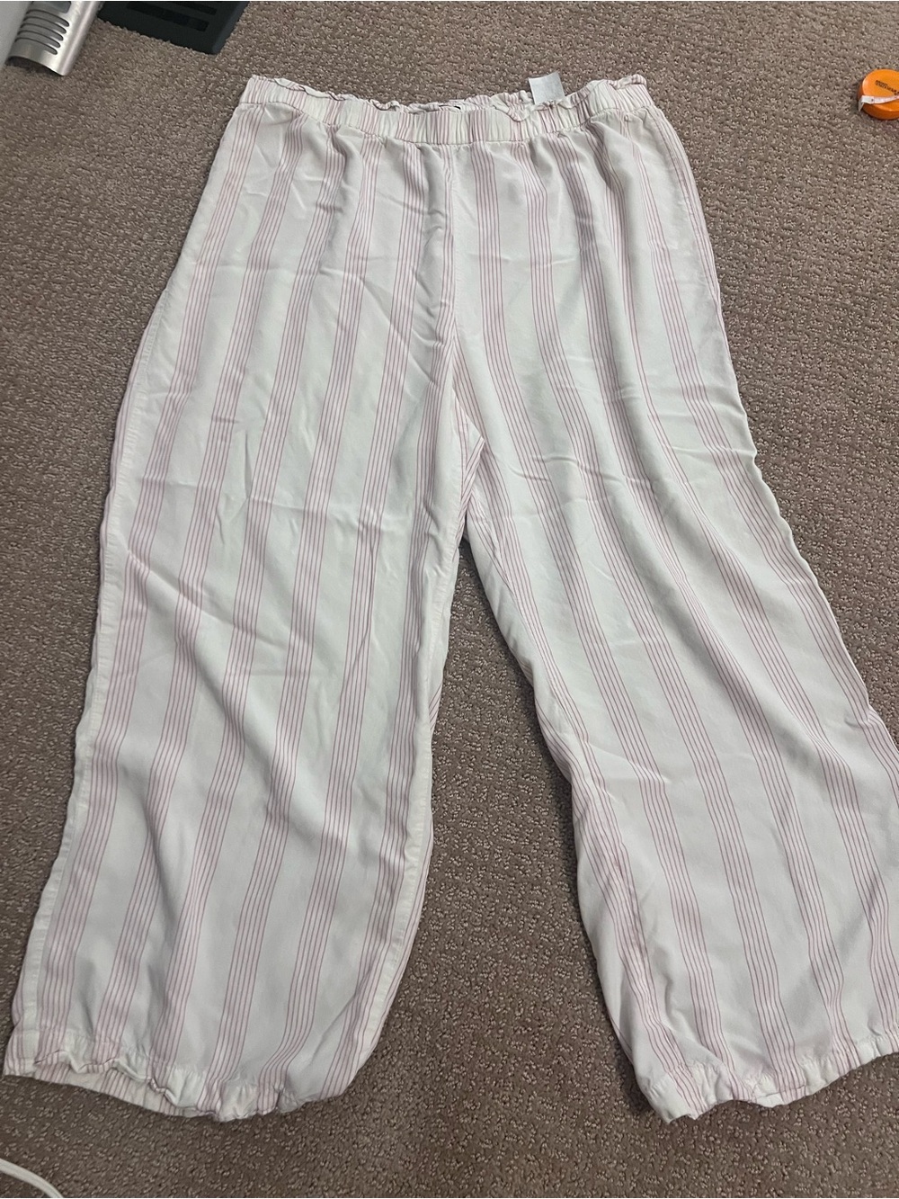 Banana Republic Pink and off white Striped cropped pj pants large - Picture 7 of 7